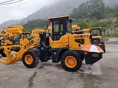 恭喜羅總喜提新車，山宇裝載機940走起，山宇重工，助您成功！